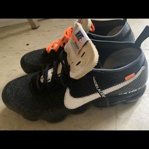 OFF WHITE VAPORMAX SIZE 10 NEGOTIATE FOR STEAL